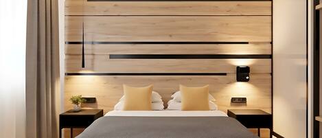 Design Room, 2 Twin Beds, Air conditioning, City View | Bathroom | Free toiletries, hair dryer, towels, shampoo