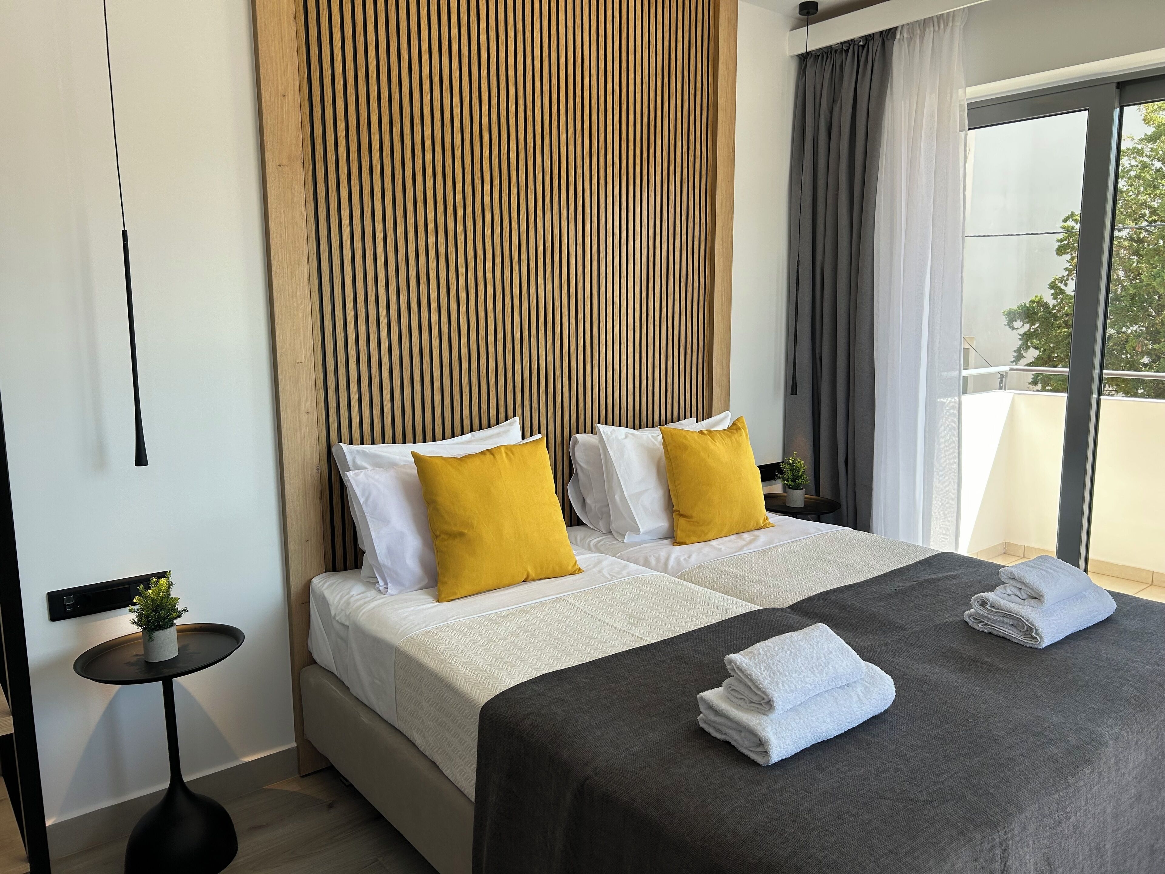 Deluxe Room, 2 Single Beds, Balcony, City View | Soundproofing, free WiFi, bed sheets