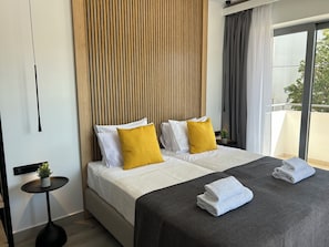 Deluxe-rum - 2 enkelsängar - balkong - utsikt mot staden | Ljudisolering, gratis wi-fi och sängkläder