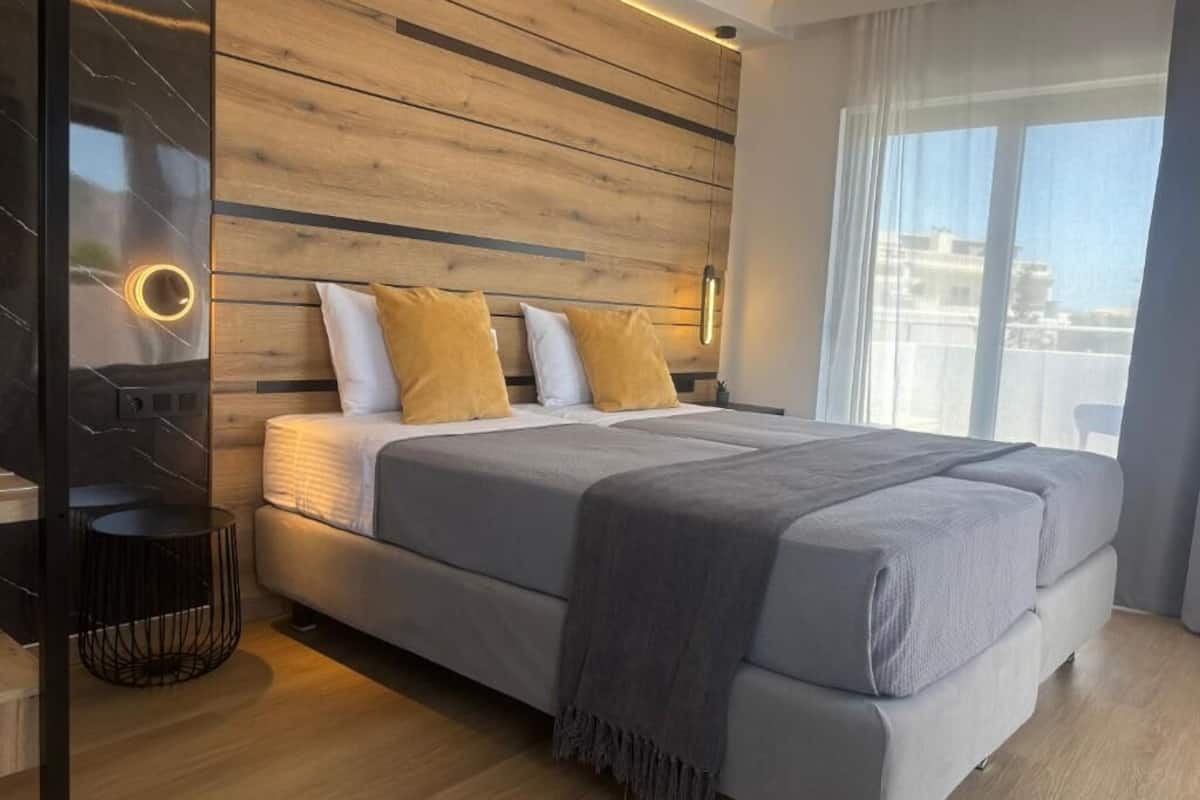 Family Room | 1 bedroom, soundproofing, free WiFi, bed sheets