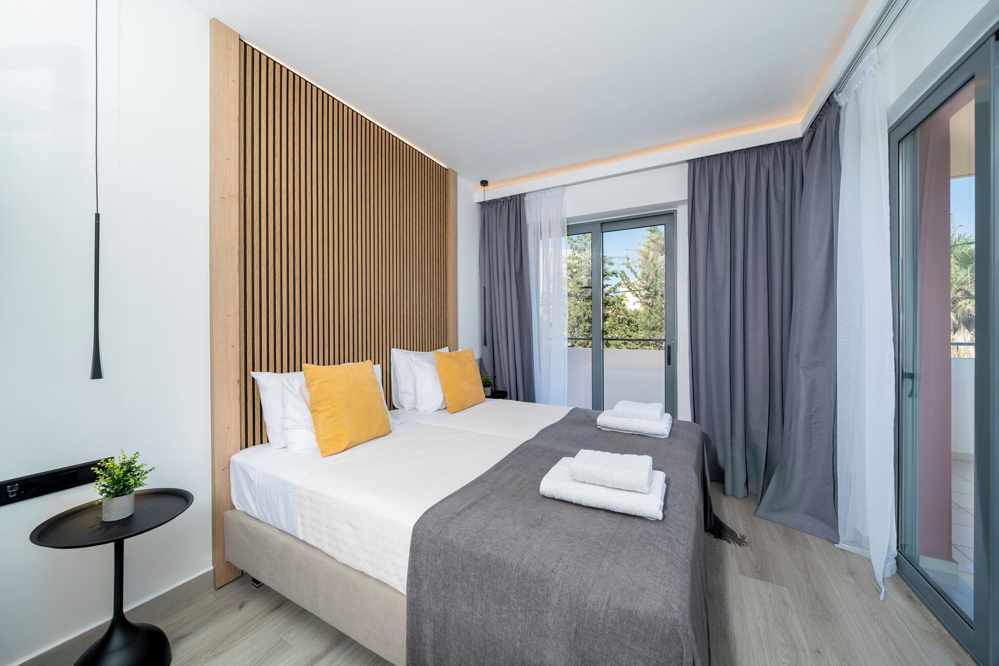 Deluxe Room, 2 Twin Beds, Balcony, City View | Soundproofing, free WiFi, bed sheets