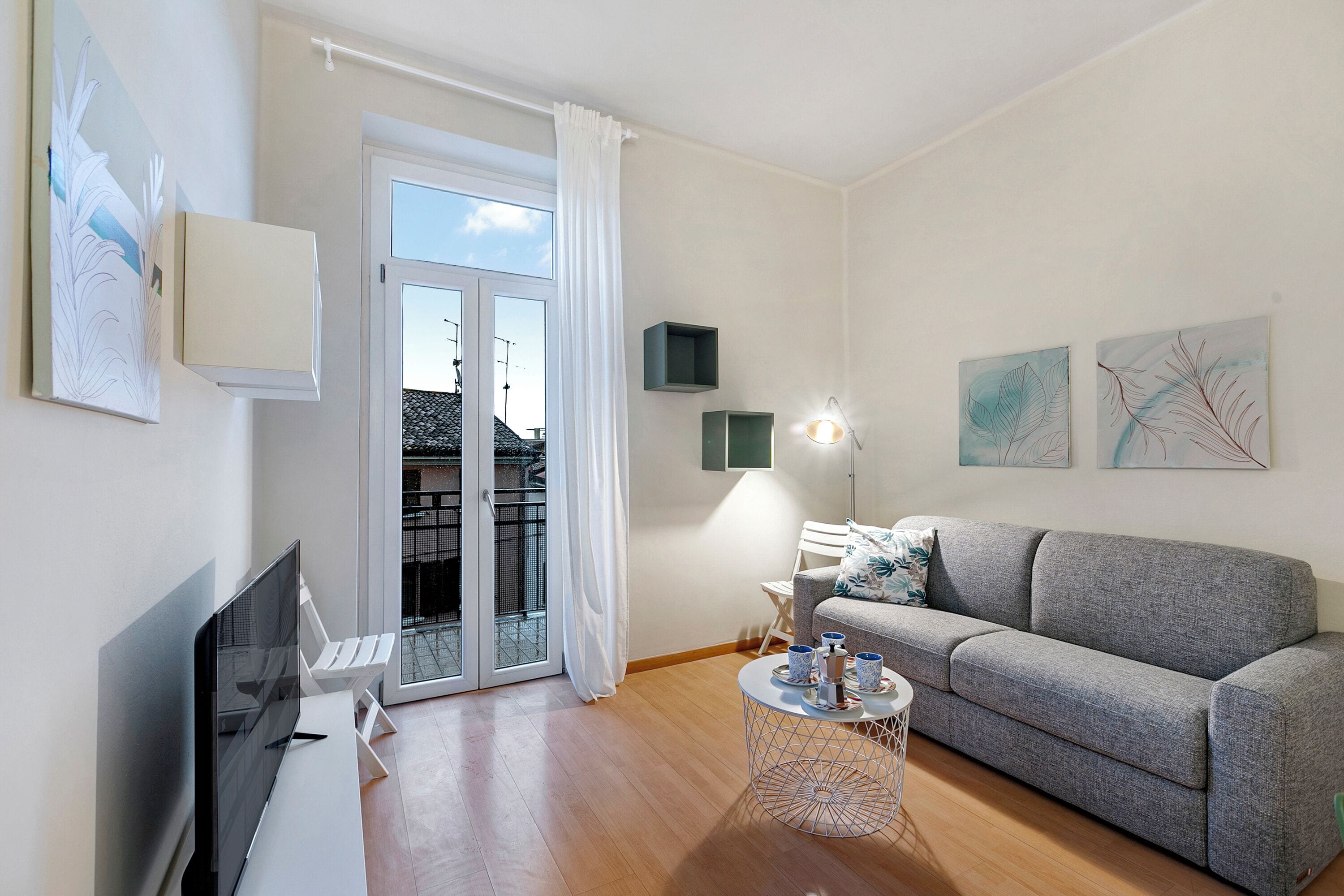 Family Apartment, Multiple Bedrooms (Casa Enza) | Living area | 21-inch Smart TV with cable channels