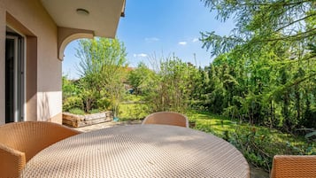 Family Studio (Lavrič Hideaway Studio 1) | Outdoor dining