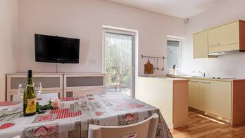 ファミリー アパートメント ベッドルーム (複数) (Lavrič Hideaway Apartment 2) | ダイニングルーム