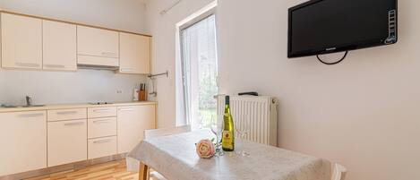 Family Studio (Lavrič Hideaway Studio 1) | Private kitchen | Fridge, stovetop, electric kettle, toaster