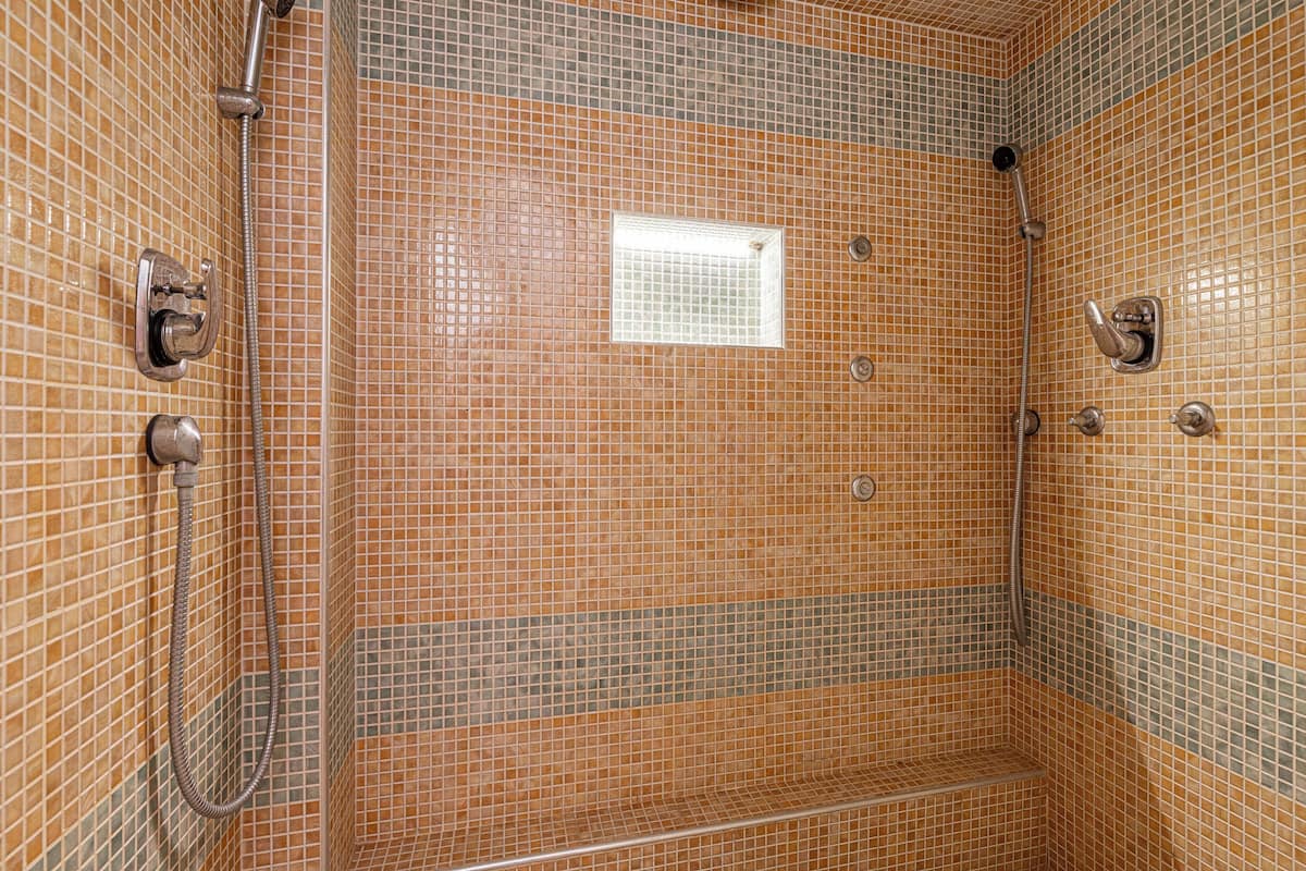 Family Studio (Lavrič Hideaway Studio 1) | Bathroom | Shower, towels, soap, shampoo