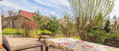 Apartamento familiar, varias habitaciones (Lavrič Hideaway Apartment 2) | Restaurante al aire libre