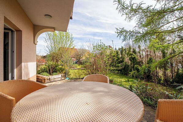 Outdoor dining - Apartments Lavrič (Bloke)