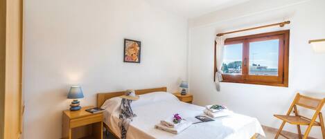 2 bedrooms, WiFi, bed sheets