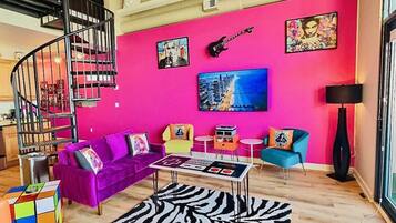 Smart TV, video games