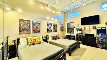 3 bedrooms, desk, iron/ironing board, travel crib