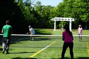 Sports court - Tiny Home Tranquil Oasis (Bear)