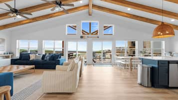 TV, lareira, pebolim, escritórios