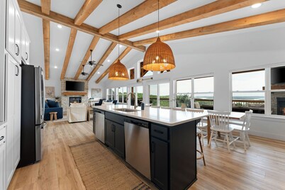 INDOOR SLIDE! 2 min to SILVER DOLLAR CITY!