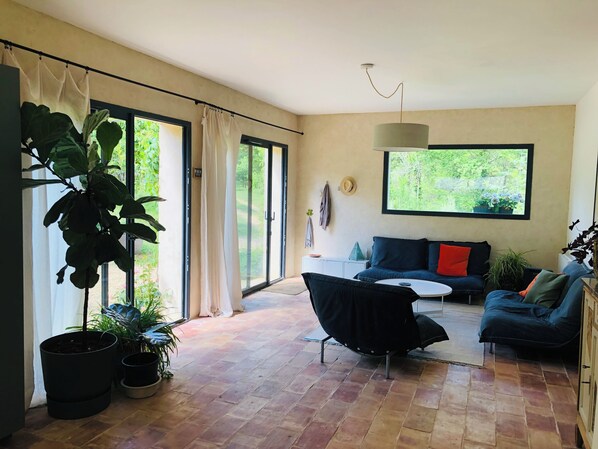 Living area - Un Coin sur Terre : Lieu Atypique en Pleine Nature (Pougnadoresse)