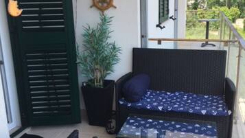 Apartamento (Two Bedroom Apartment with Balcony) | Balcón