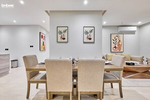 Huoneisto, 3 makuuhuonetta, keittiö | Ruokailu omassa huoneessa