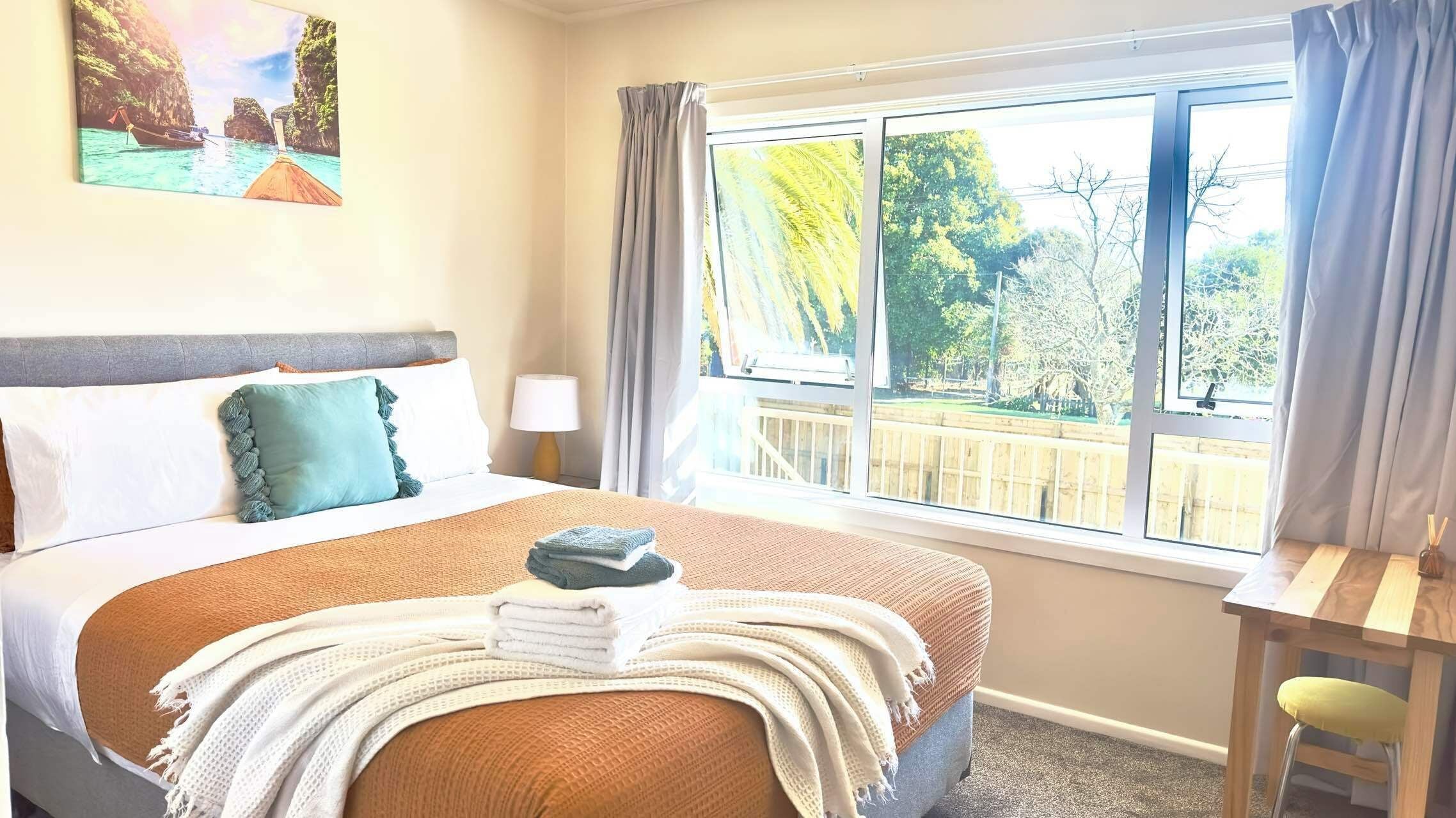 3 bedrooms, in-room safe, desk, iron/ironing board