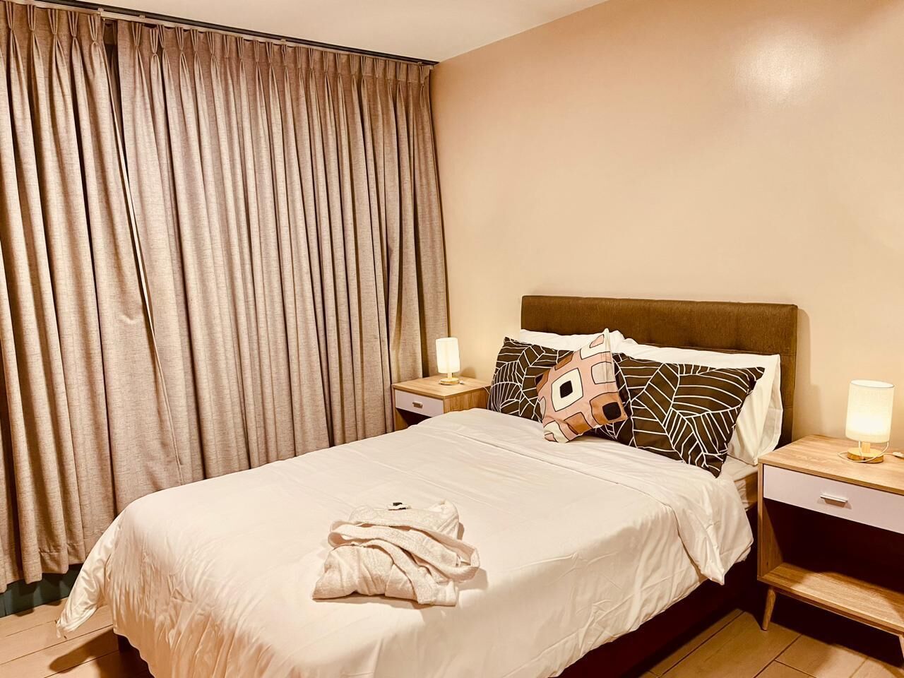 1 habitación, tabla de planchar con plancha, wifi gratis y ropa de cama 