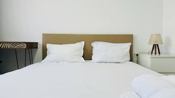 2 bedrooms, desk, iron/ironing board, bed sheets