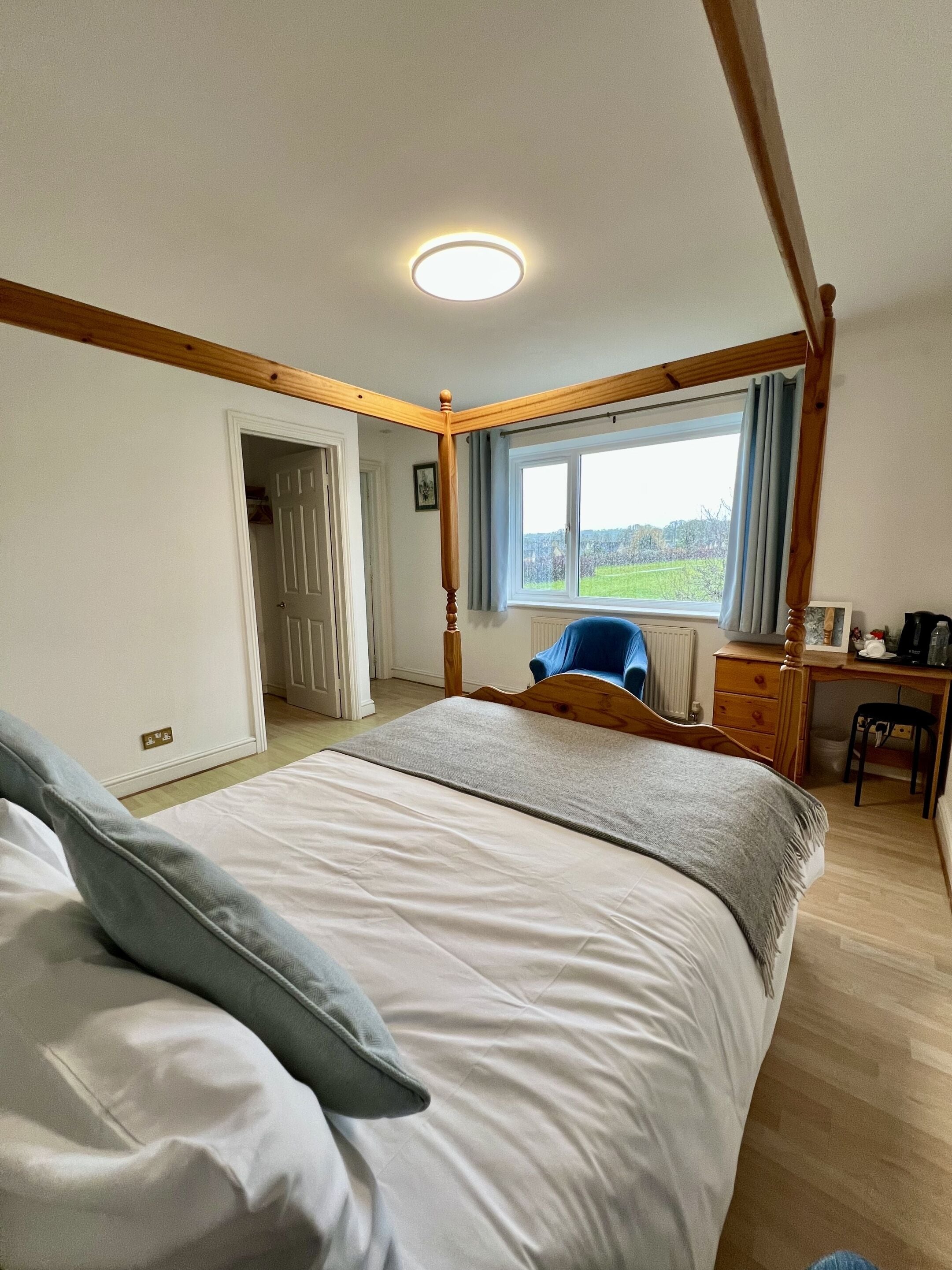 Dobbeltrom – deluxe, eget bad, hageutsikt (2) | Memory foam-senger og wi-fi (inkludert)