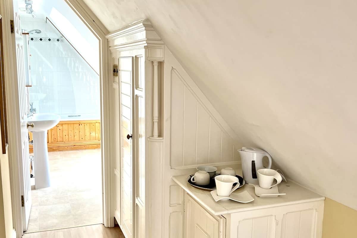 Habitación doble superior, baño privado, vistas al jardín (5) | Baño | Artículos de higiene personal gratuitos, secador de pelo y toallas