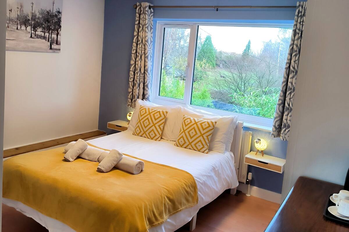 Economy Double Room, Ensuite (4) | Free WiFi