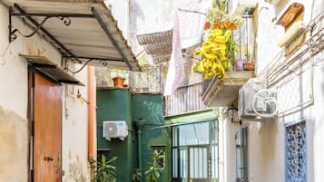 Deluxe-Apartment | Blick auf den Innenhof