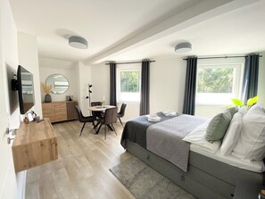 2 habitaciones, tabla de planchar con plancha, wifi y ropa de cama
