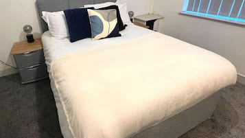 總統雙人房單人入住 | 高級寢具、書桌、手提電腦工作空間、熨斗/熨衫板