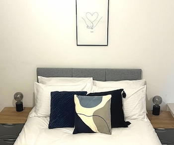 Darlington Suites by SA Stays