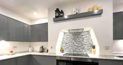 Darlington Suites by SA Stays