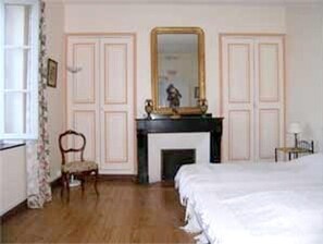 5 Schlafzimmer, Bügeleisen/Bügelbrett, Bettwäsche