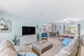 Smart TV, reproductor de DVD, libros, estéreo