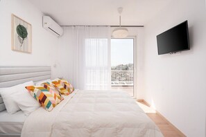 2 bedrooms, iron/ironing board, free WiFi, bed sheets - LIV - Heavenly Rooftop Flat in Koukaki (Athens)