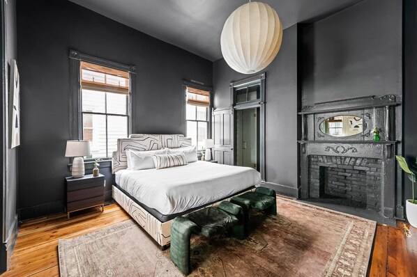 4 bedrooms, desk, iron/ironing board, travel crib - The Charleston Chateau | Historic 4BR Gem (Charleston)