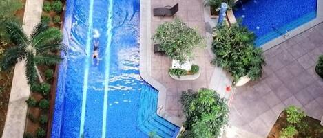 3 outdoor pools, open 8:00 AM to 9:00 PM, pool loungers
