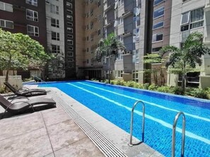 3 outdoor pools, open 8:00 AM to 9:00 PM, pool loungers - 2BR/Pioneer Woodland connected to Metro Rail Station SM Light Boni Mandaluyong Manila Philippines (Mandaluyong)