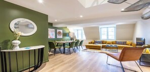 Interior -  Close to Bastille& lot of shops.Perfect for groups!Central,spacious &convenient (Paris)