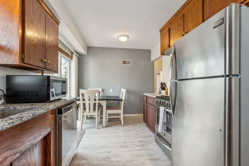 Spacious 3-Bed Loft Home, Private Deck & Fire Pit