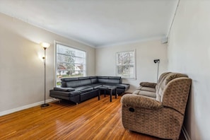 Smart TV, fireplace, stereo