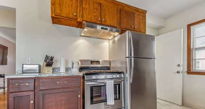 Spacious 3-Bed Loft Home, Private Deck & Fire Pit