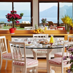 Villa | 8 Schlafzimmer, schallisolierte Zimmer, Internetzugang