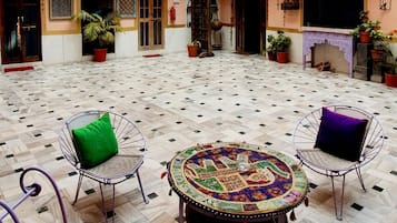 Double or Twin Room with Shower | Courtyard view