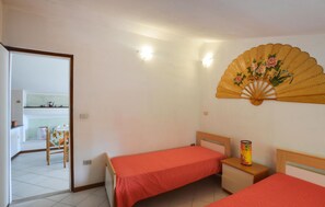 3 bedrooms, free WiFi - 3 bedroom awesome apartment in Imperia (Imperia)