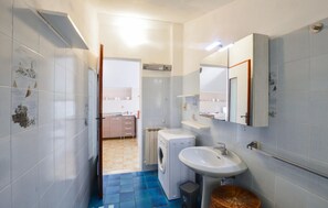 Shower, hair dryer - 3 bedroom awesome apartment in Imperia (Imperia)