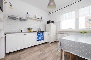 Fridge, microwave, stovetop, electric kettle