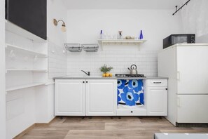 Fridge, microwave, stovetop, cookware/dishes/utensils