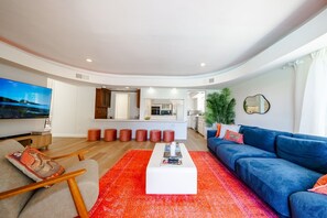 Smart TV - Spacious Studio City Home: Pool, Jacuzzi, Valley Views, Near Universal (Los Angeles)