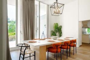 Dining - Spacious Studio City Home: Pool, Jacuzzi, Valley Views, Near Universal (Los Angeles)